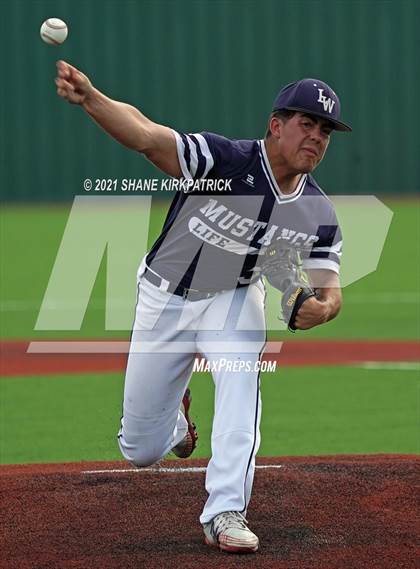 Thumbnail 2 in Melissa vs. Life Waxahachie (UIL 4A Quarterfinal) photogallery.