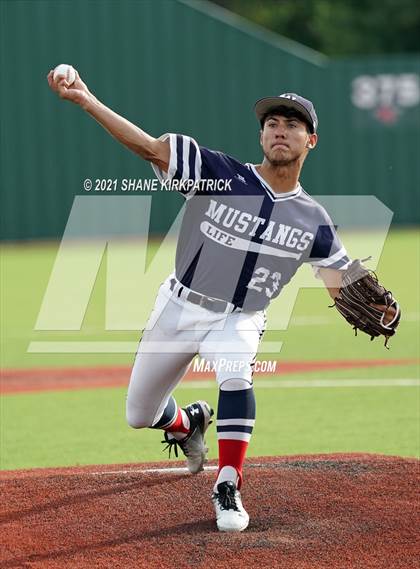 Thumbnail 2 in Melissa vs. Life Waxahachie (UIL 4A Quarterfinal) photogallery.