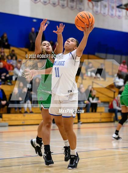 Thumbnail 1 in St. Mary's vs Folsom (Folsom-Vista Winter Classic) photogallery.