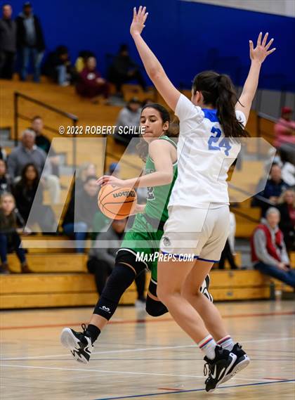 Thumbnail 2 in St. Mary's vs Folsom (Folsom-Vista Winter Classic) photogallery.