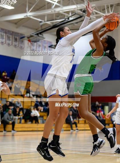 Thumbnail 3 in St. Mary's vs Folsom (Folsom-Vista Winter Classic) photogallery.