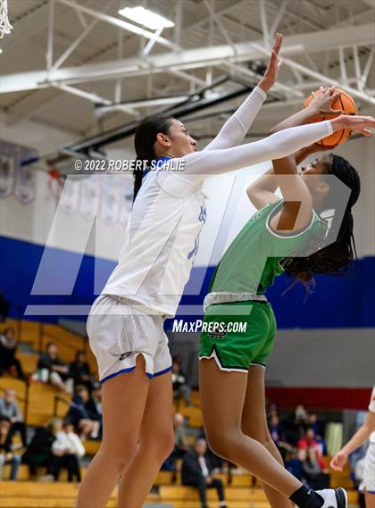 Thumbnail 1 in St. Mary's vs Folsom (Folsom-Vista Winter Classic) photogallery.