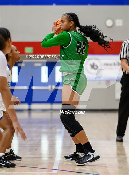 Thumbnail 2 in St. Mary's vs Folsom (Folsom-Vista Winter Classic) photogallery.