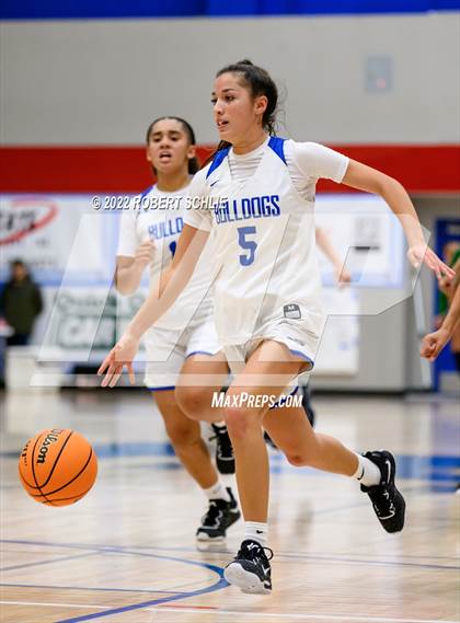 Thumbnail 3 in St. Mary's vs Folsom (Folsom-Vista Winter Classic) photogallery.