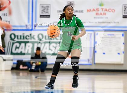 Thumbnail 1 in St. Mary's vs Folsom (Folsom-Vista Winter Classic) photogallery.