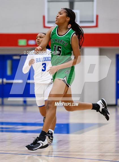 Thumbnail 2 in St. Mary's vs Folsom (Folsom-Vista Winter Classic) photogallery.