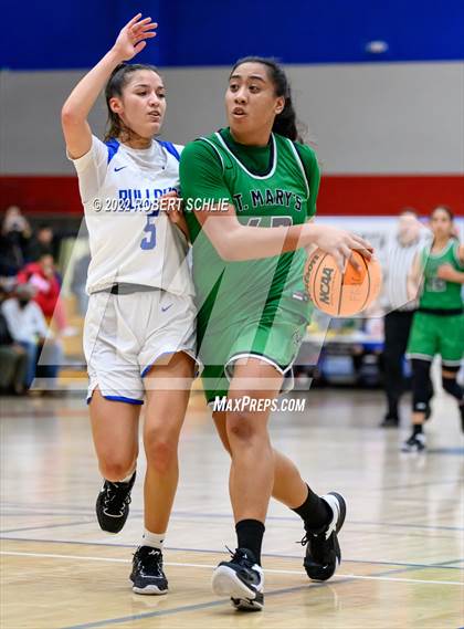 Thumbnail 3 in St. Mary's vs Folsom (Folsom-Vista Winter Classic) photogallery.