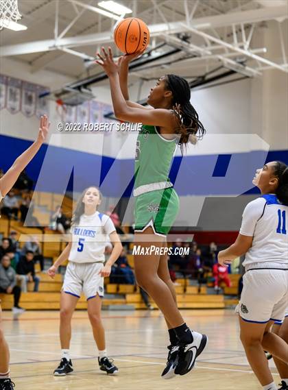 Thumbnail 2 in St. Mary's vs Folsom (Folsom-Vista Winter Classic) photogallery.