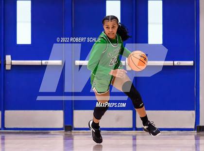 Thumbnail 2 in St. Mary's vs Folsom (Folsom-Vista Winter Classic) photogallery.