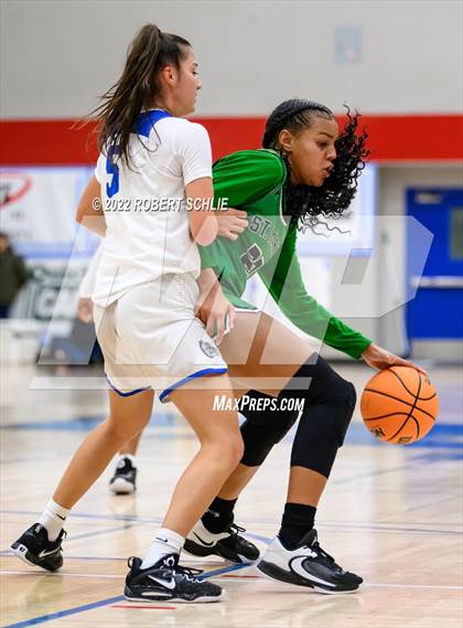 Thumbnail 2 in St. Mary's vs Folsom (Folsom-Vista Winter Classic) photogallery.