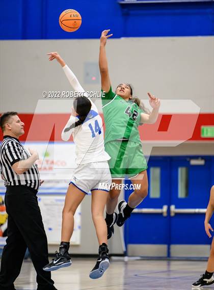 Thumbnail 3 in St. Mary's vs Folsom (Folsom-Vista Winter Classic) photogallery.