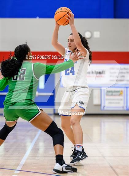 Thumbnail 3 in St. Mary's vs Folsom (Folsom-Vista Winter Classic) photogallery.