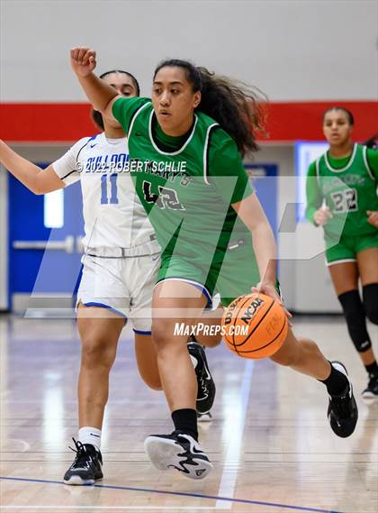 Thumbnail 3 in St. Mary's vs Folsom (Folsom-Vista Winter Classic) photogallery.