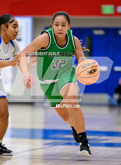 Thumbnail 3 in St. Mary's vs Folsom (Folsom-Vista Winter Classic) photogallery.