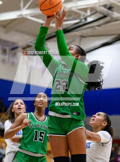 Thumbnail 3 in St. Mary's vs Folsom (Folsom-Vista Winter Classic) photogallery.