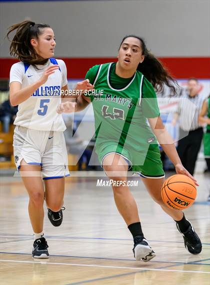 Thumbnail 2 in St. Mary's vs Folsom (Folsom-Vista Winter Classic) photogallery.