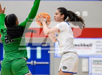 Thumbnail 1 in St. Mary's vs Folsom (Folsom-Vista Winter Classic) photogallery.
