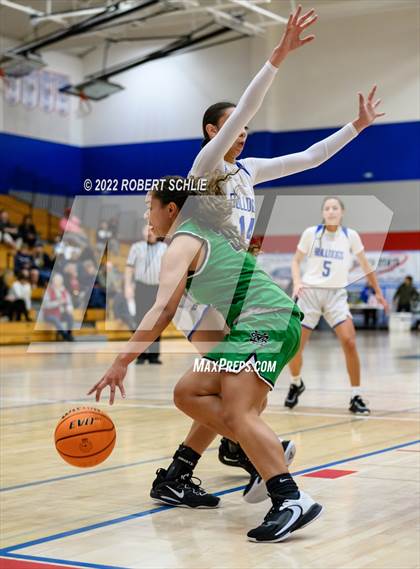 Thumbnail 3 in St. Mary's vs Folsom (Folsom-Vista Winter Classic) photogallery.