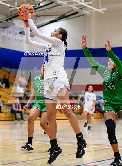 Thumbnail 2 in St. Mary's vs Folsom (Folsom-Vista Winter Classic) photogallery.