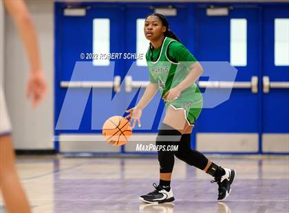 Thumbnail 2 in St. Mary's vs Folsom (Folsom-Vista Winter Classic) photogallery.
