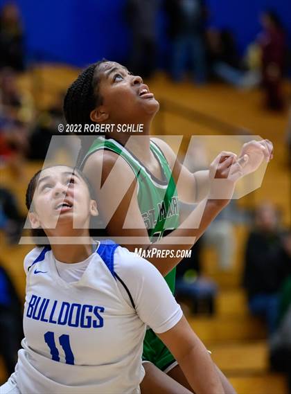 Thumbnail 3 in St. Mary's vs Folsom (Folsom-Vista Winter Classic) photogallery.