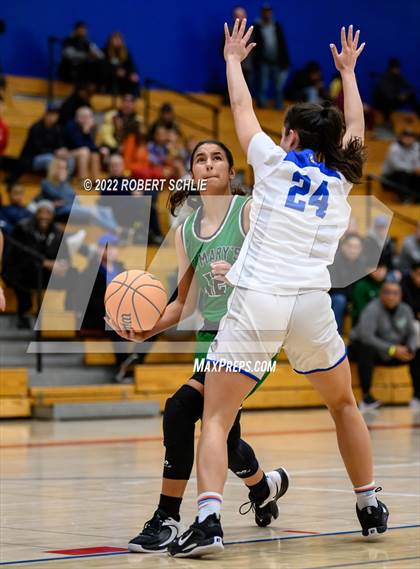 Thumbnail 3 in St. Mary's vs Folsom (Folsom-Vista Winter Classic) photogallery.