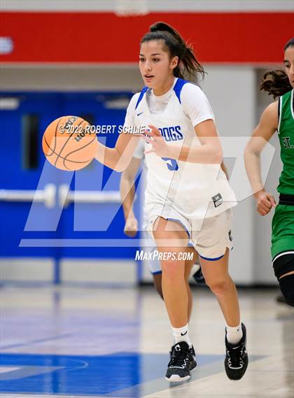 Thumbnail 3 in St. Mary's vs Folsom (Folsom-Vista Winter Classic) photogallery.