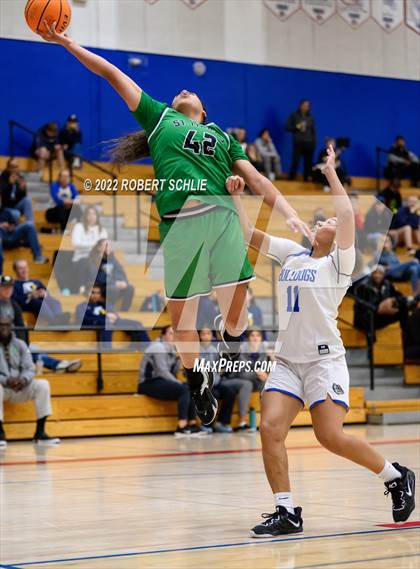 Thumbnail 3 in St. Mary's vs Folsom (Folsom-Vista Winter Classic) photogallery.
