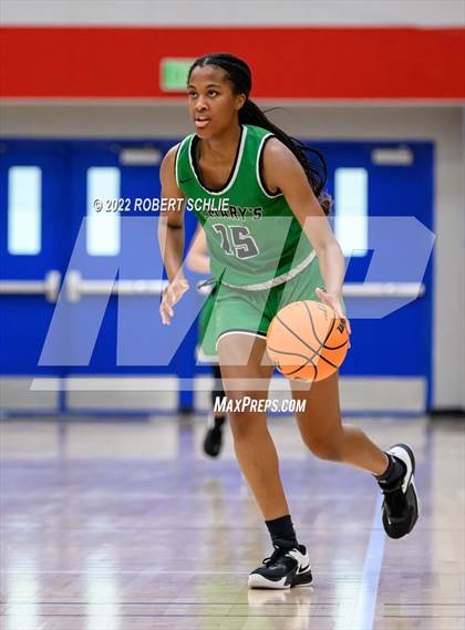 Thumbnail 3 in St. Mary's vs Folsom (Folsom-Vista Winter Classic) photogallery.