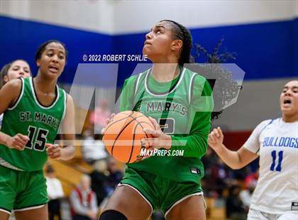 Thumbnail 2 in St. Mary's vs Folsom (Folsom-Vista Winter Classic) photogallery.