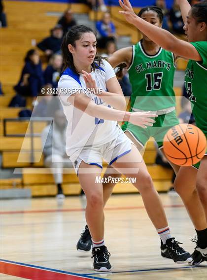 Thumbnail 3 in St. Mary's vs Folsom (Folsom-Vista Winter Classic) photogallery.