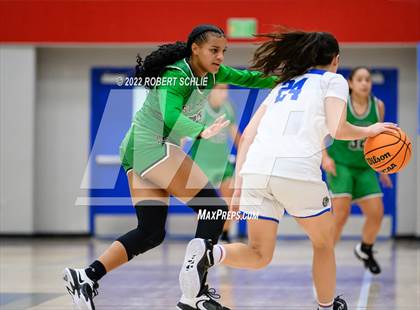 Thumbnail 3 in St. Mary's vs Folsom (Folsom-Vista Winter Classic) photogallery.