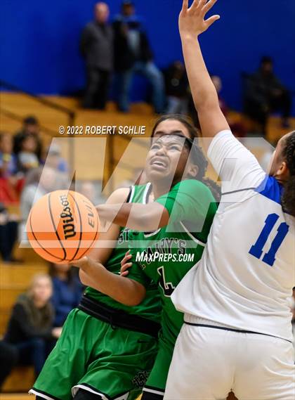 Thumbnail 2 in St. Mary's vs Folsom (Folsom-Vista Winter Classic) photogallery.