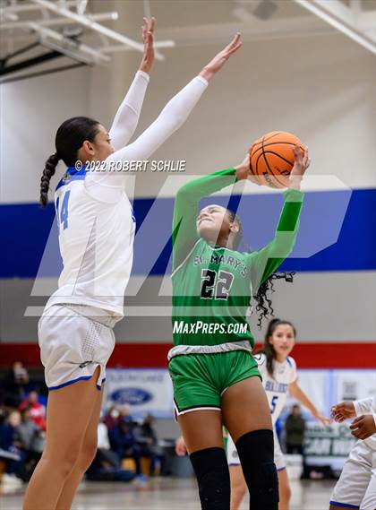 Thumbnail 3 in St. Mary's vs Folsom (Folsom-Vista Winter Classic) photogallery.