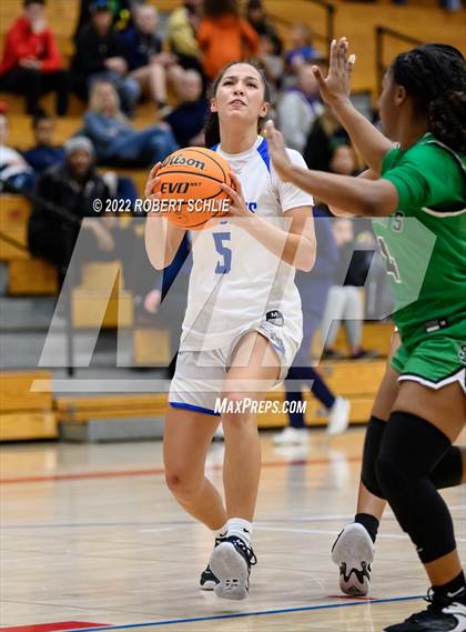 Thumbnail 3 in St. Mary's vs Folsom (Folsom-Vista Winter Classic) photogallery.
