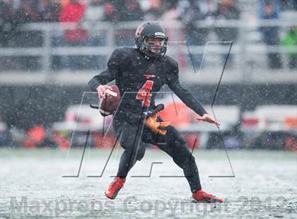 Thumbnail 1 in Wayland vs. Sharon (MIAA Division 3 East Final) photogallery.