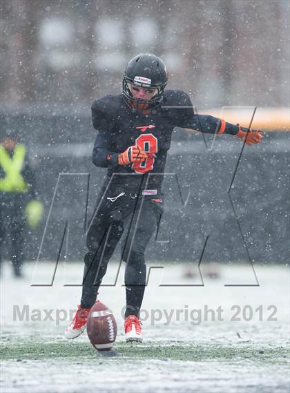 Thumbnail 3 in Wayland vs. Sharon (MIAA Division 3 East Final) photogallery.