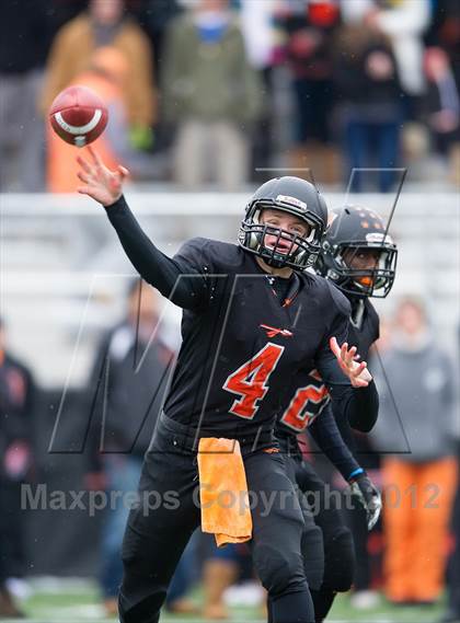 Thumbnail 1 in Wayland vs. Sharon (MIAA Division 3 East Final) photogallery.