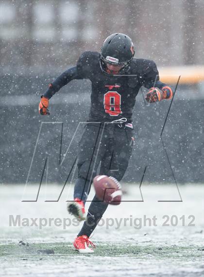 Thumbnail 1 in Wayland vs. Sharon (MIAA Division 3 East Final) photogallery.