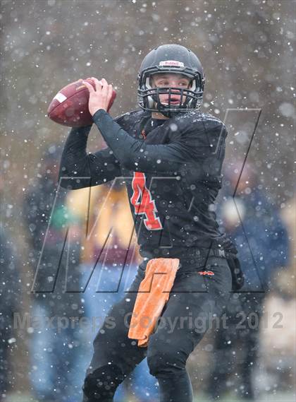 Thumbnail 1 in Wayland vs. Sharon (MIAA Division 3 East Final) photogallery.