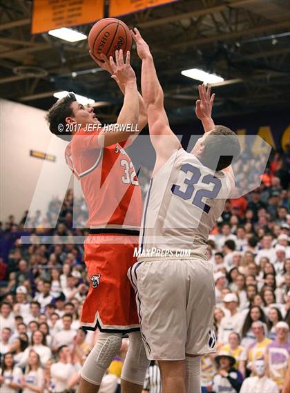 Thumbnail 2 in Jackson vs. Hoover photogallery.