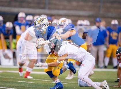 Thumbnail 3 in  Muskego @ Catholic Memorial photogallery.