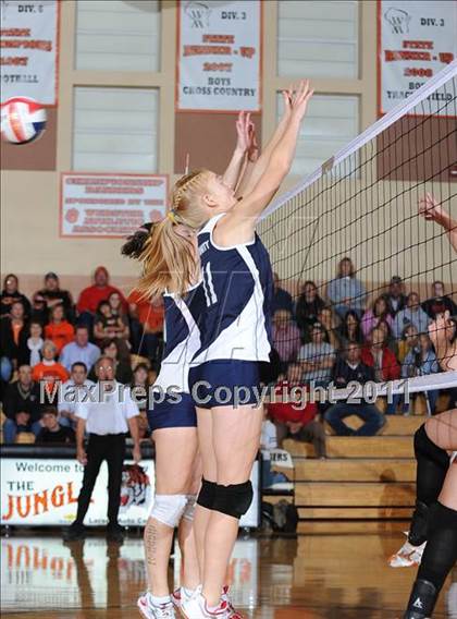 Thumbnail 3 in Unity vs. Webster (WIAA Regional Semi-Finals) photogallery.