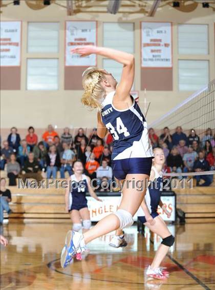 Thumbnail 3 in Unity vs. Webster (WIAA Regional Semi-Finals) photogallery.