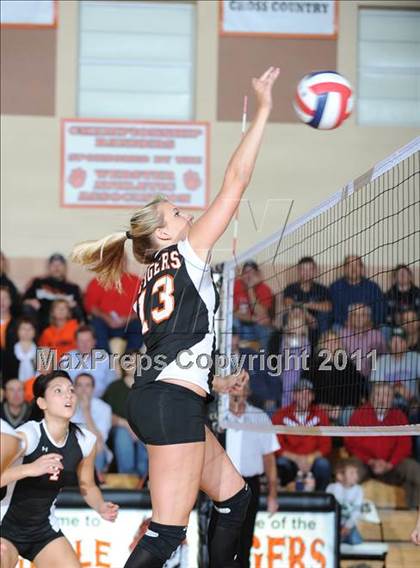 Thumbnail 2 in Unity vs. Webster (WIAA Regional Semi-Finals) photogallery.