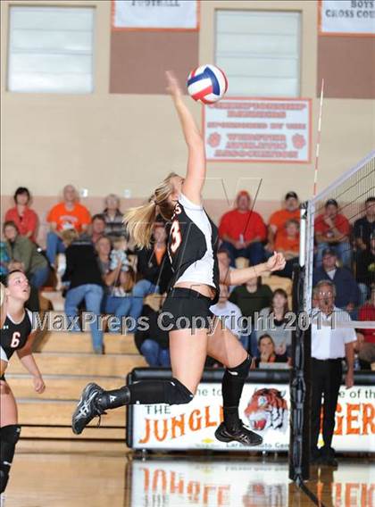 Thumbnail 2 in Unity vs. Webster (WIAA Regional Semi-Finals) photogallery.