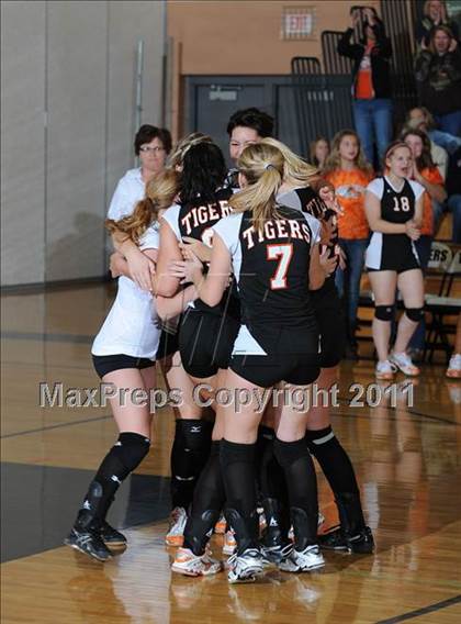 Thumbnail 3 in Unity vs. Webster (WIAA Regional Semi-Finals) photogallery.
