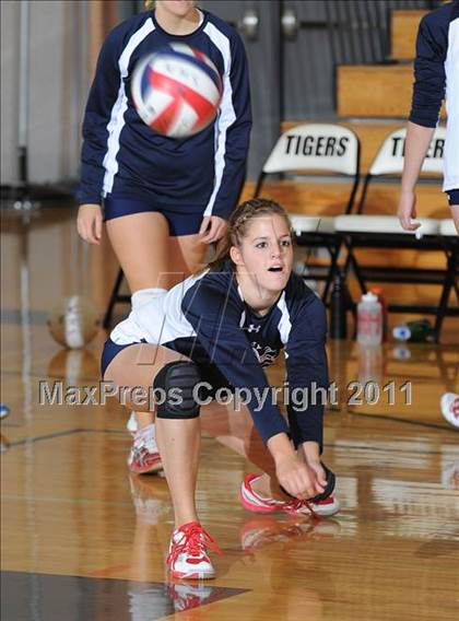 Thumbnail 2 in Unity vs. Webster (WIAA Regional Semi-Finals) photogallery.