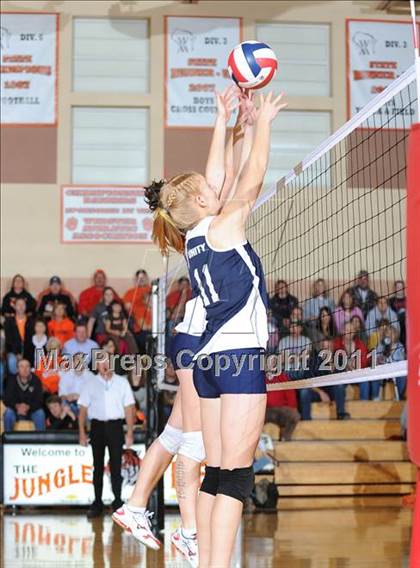 Thumbnail 2 in Unity vs. Webster (WIAA Regional Semi-Finals) photogallery.