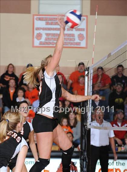 Thumbnail 2 in Unity vs. Webster (WIAA Regional Semi-Finals) photogallery.